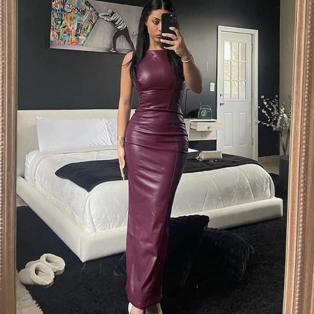 Elegant Burgundy Sleeveless Faux Leather Bodycon Dress